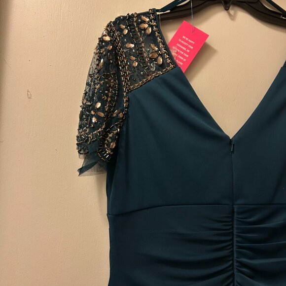 ✨ Brand New Formal Dress for Sale – Never Worn! ✨ - Picture 4 of 9